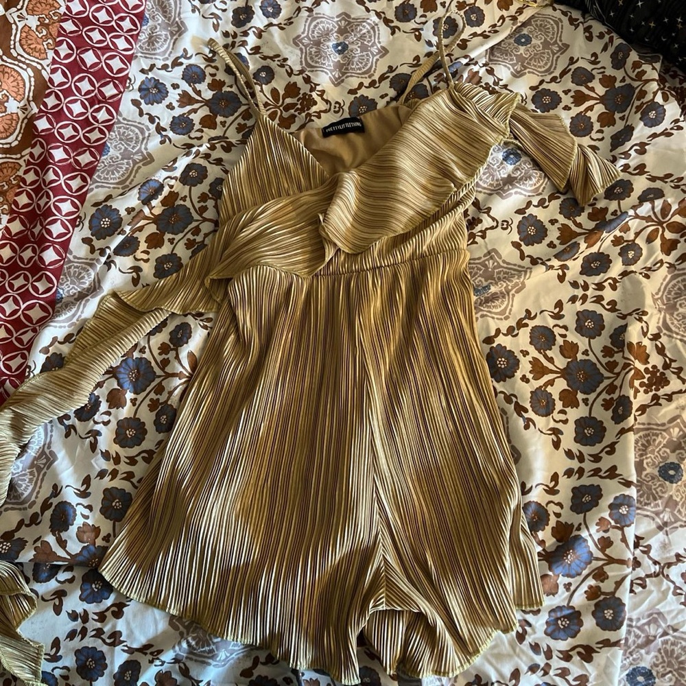 PrettyLittleThing Metallic Gold Pleated Dress